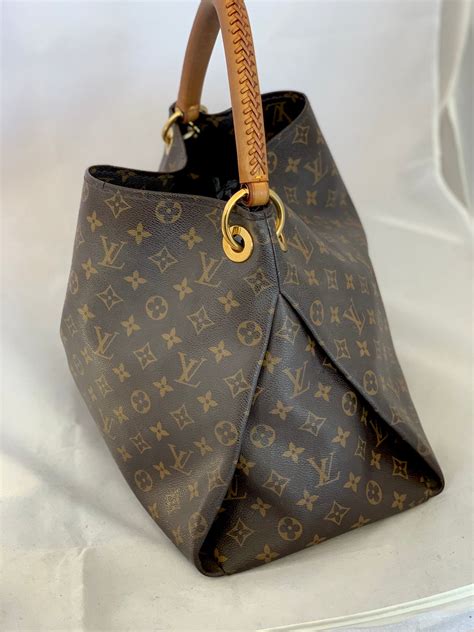 lv artsy discontinued